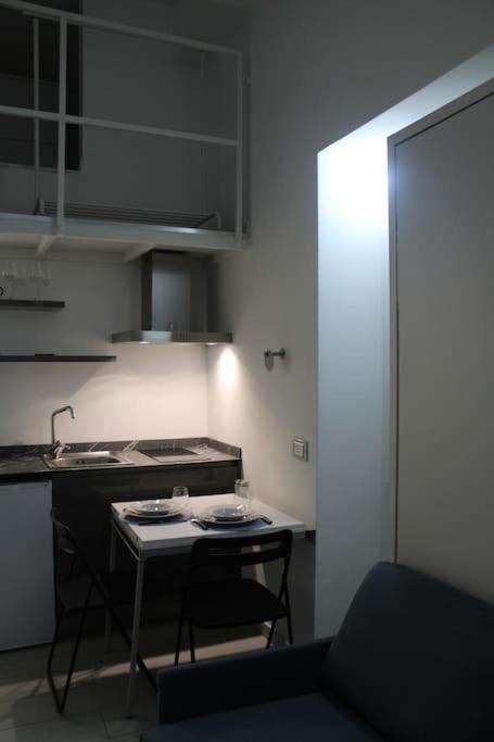 Piccolo Loft A Due Passi Dal Castello Lägenhet Milano Exteriör bild